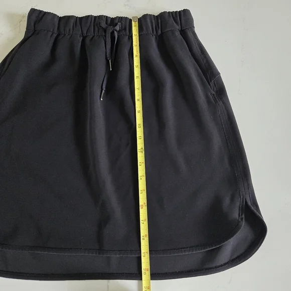 NWOT Lululemon On The Fly Skirt Woven Solid Black Elastic Waist Knee Length Sz 8 - Picture 3 of 7